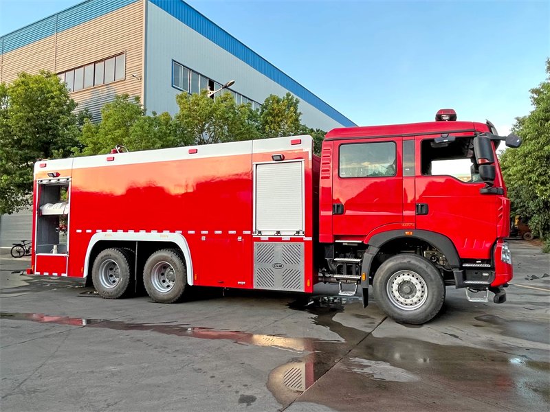 消防车科普：不止会喷水的移动救援堡垒